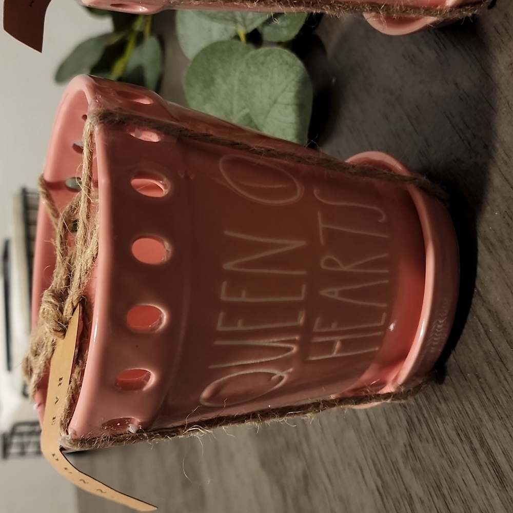 Random Sale - Rae Dunn Queen of Hearts Planter